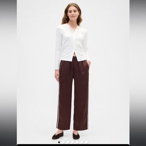GAP Factory relaxed satin straight-leg crop pants. Brown size medium
